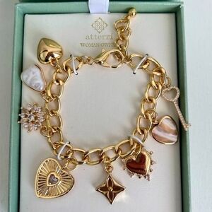 💛🔹️ATTERRI 🔹️ Cubic Zirconia & Genuine Shell Charm Pearl Bracelet